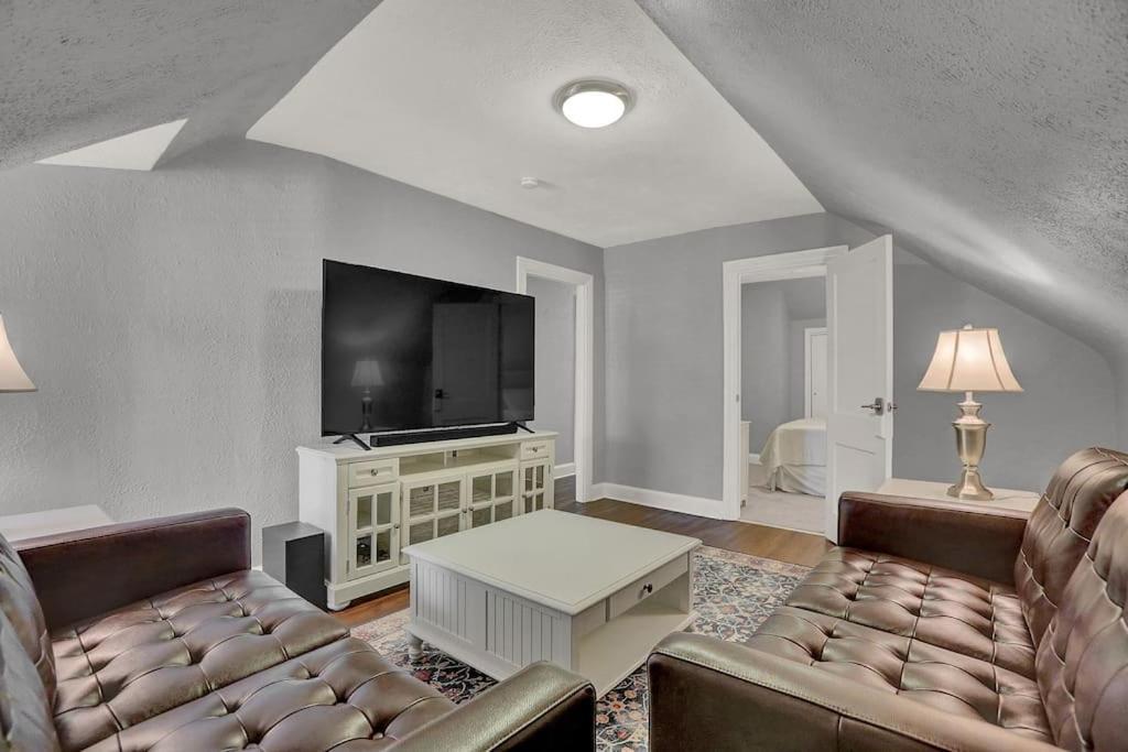 Suites On Seneca - Gorgeous One Bedroom Apartment Harrisburg Eksteriør billede