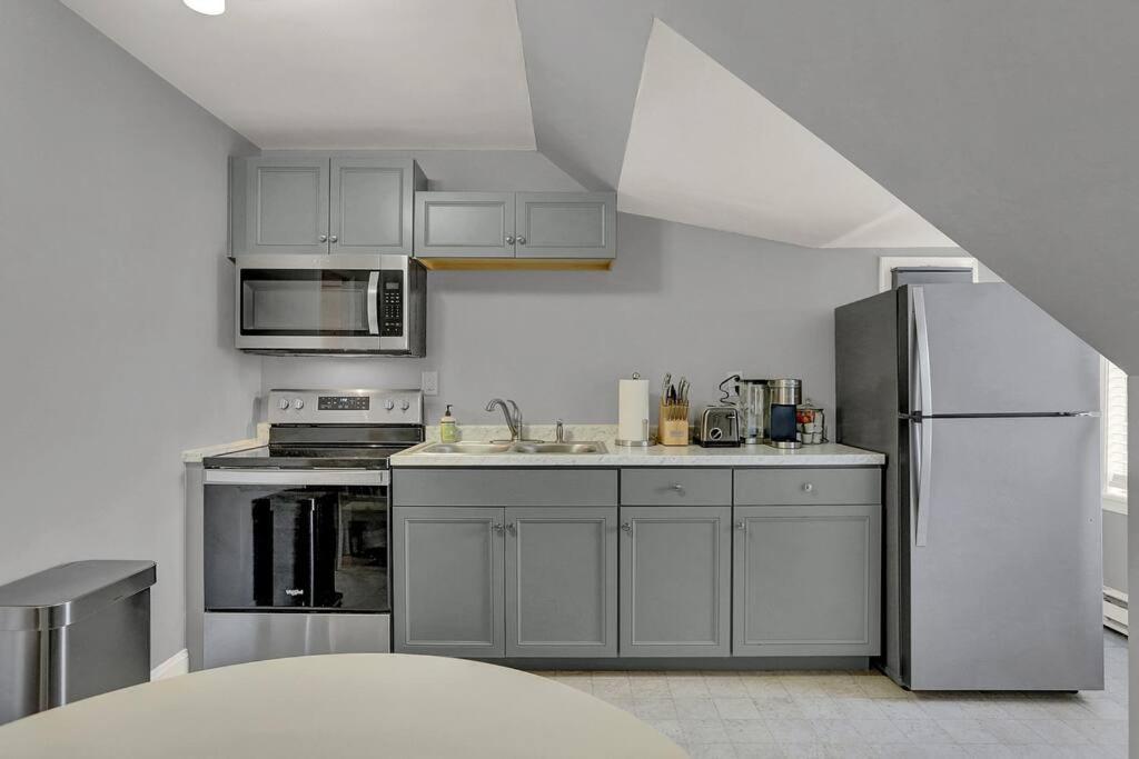 Suites On Seneca - Gorgeous One Bedroom Apartment Harrisburg Eksteriør billede