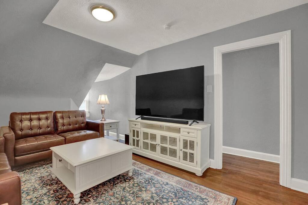 Suites On Seneca - Gorgeous One Bedroom Apartment Harrisburg Eksteriør billede