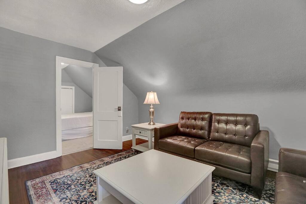 Suites On Seneca - Gorgeous One Bedroom Apartment Harrisburg Eksteriør billede
